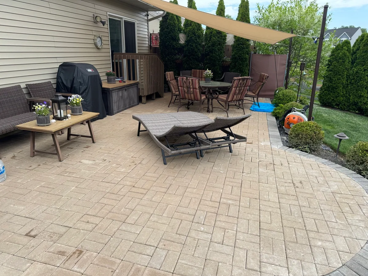 Paver patio dining area completed by Queen City Hardscapes